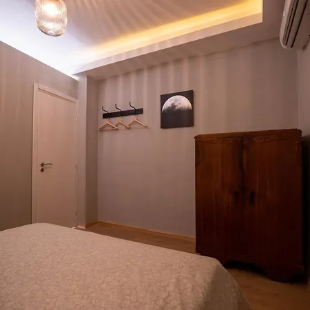 Athens Apartments *